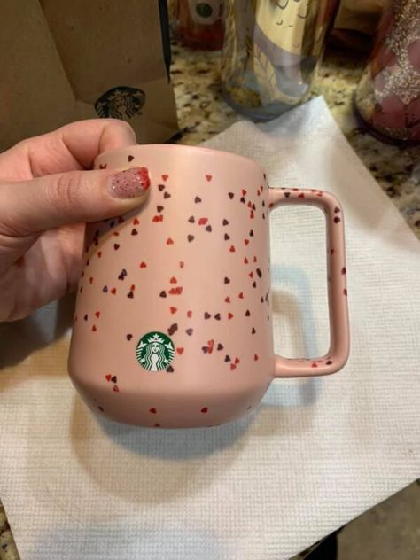 Starbucks Merchandise, Coffee Words, Trendy Water Bottles, Starbucks Valentines, Starbucks Lovers, Cute Coffee Cups, Starbucks Secret Menu, Holiday Cups, Pretty Mugs