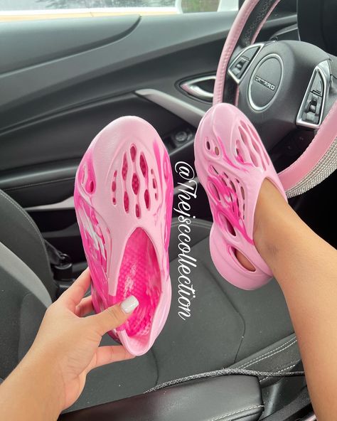 Pink Yeezy Slides, Foam Runners, Pink 11s, Pretty Sneakers, Crocs Fashion, Pink Paradise, Trendy Shoes Sneakers, Pretty Shoes Sneakers, Jordan Shoes Girls