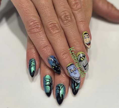 Nail art transylvania #hoteltransilvania #nailart #halloweennailart #halloween #nailartist Hotel Transylvania Nails Art, Hotel Transylvania Nails, Hotel Transylvania, Halloween Nail Art, Nails Art, Nail Artist, Halloween Nails, Nail Art, Hotel