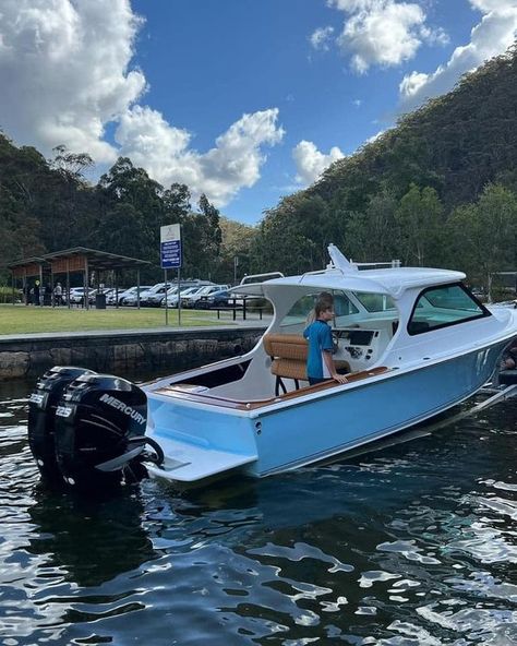 Bertram 25 club Bertram Boats, Offshore Boats, Cool Boats, Classic Boats, Power Boats, Boating, Swimming Pool, Boats, Swimming Pools