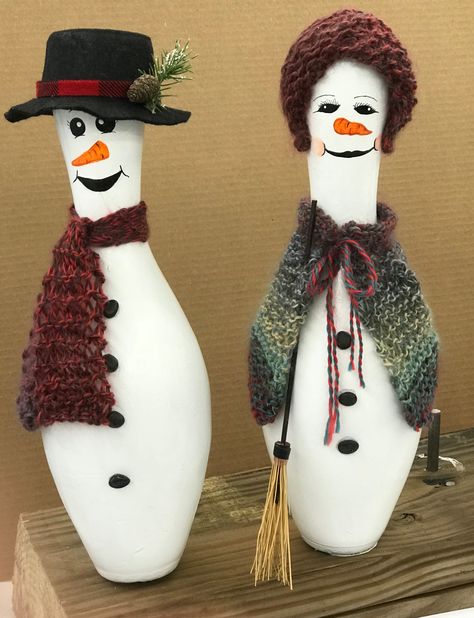 Bowling Pin Turkey, Christmas Tree Bowling Pin, Christmas Bowling Pins, Gnome Bowling Pin, Snowman Bowling, Bowling Pin Crafts, Snow Men, Pin Crafts, Painting Snow