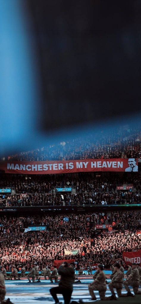 Manchester United Team Wallpaper, Man United Aesthetic, Man United Wallpapers, Manchester United Wallpapers, Football Aesthetics, Manchester United Wallpapers Iphone, Manchester United Poster, Manchester United Art, Soccer Pics