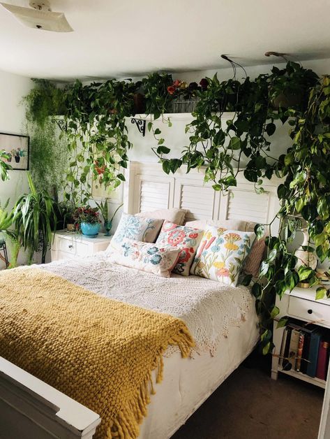 Plant Over Bed, Plant Lover Bedroom Ideas, Small Bedroom With Plants, Plant Headboard, Plants Over Bed, Liminal Bedroom, Plants Above Bed, Botanical Bedroom Ideas, Plant Themed Bedroom