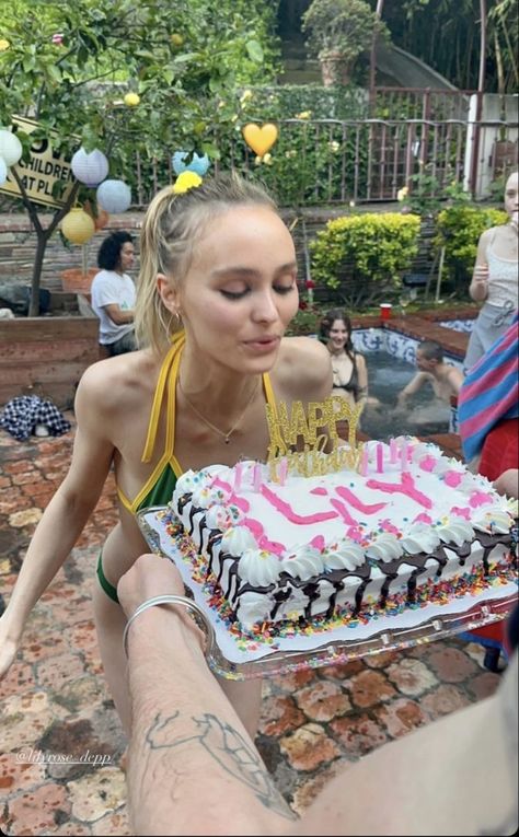 Alana Bc, Bod Goals, Lily Depp, Lily Rose Depp Style, Angel Energy, Rose Depp, Snow Angel, Vanessa Paradis, 17th Birthday