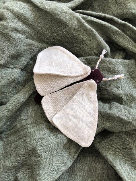 Free Moth Sewing Pattern, Dragonfly Sewing Pattern, Free Moth Pattern, Felt Insects Free Pattern, Moth Plushie Pattern, Fabric Moth Pattern Free, Fabric Moth Diy, Luna Moth Pattern, Fabric Butterfly Pattern