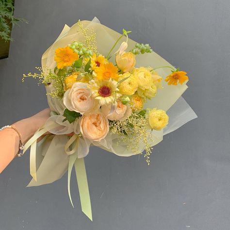 Pastel Yellow Bouquet, Yellow Gerbera Bouquet, Yellow Flower Bouquet Aesthetic, Yellow Bouquet Aesthetic, Yellow Bouquet Flowers, Yellow Flower Bouquet, Yellow Flowers Bouquet, Hibiscus Bouquet, Yellow Aesthetic Pastel