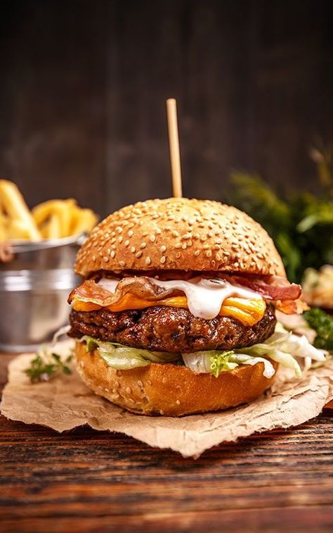 Bacon Burger, Gourmet Burgers, Beef Burger, Burger And Fries, Burgers Sandwiches, Moroccan Food, Delicious Burgers, Läcker Mat, Wooden Background