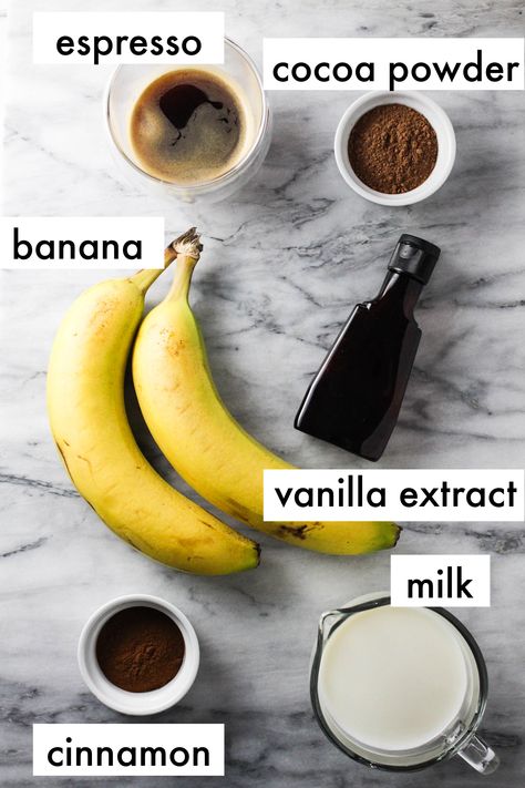 This creamy chocolate banana smoothie is refined-sugar-free and made with simple ingredients. You can enjoy it for breakfast, a satisfying snack, or an after-dinner sweet treat. You can easily transform this smoothie recipe into a customized banana chocolate smoothie masterpiece that suits your taste and dietary preferences. You'll love just how easy it is to whip it up with the assistance of a good blender or food processor. Healthy Chocolate Banana, Chocolate Banana Smoothie, Choco Banana, Chocolate Covered Bananas, Keto Drinks, Banana Drinks, Banana Smoothie Recipe, How To Make Smoothies, Chocolate Smoothie