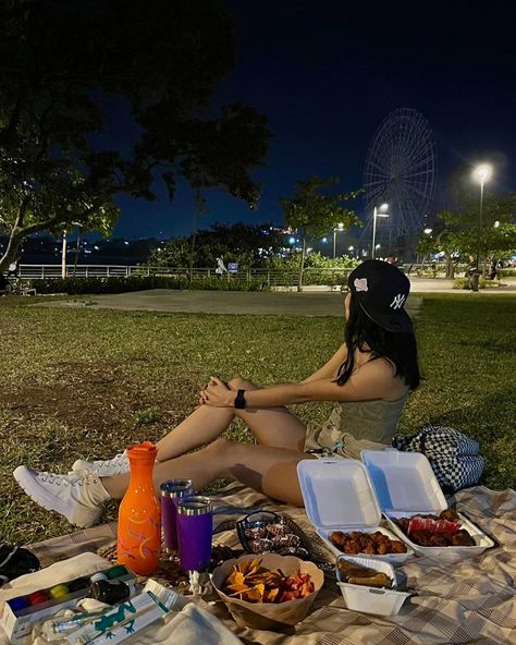 #aesthetic #datenight #fyp #coupleromantic #picnic Night Picnic Aesthetic, Stargazing Picnic, Night Time Picnic, Night Picnic Date, Picnic At Night, Picnic Date Aesthetic, Hosting Era, Picnic Date Ideas, Picnic Date Night