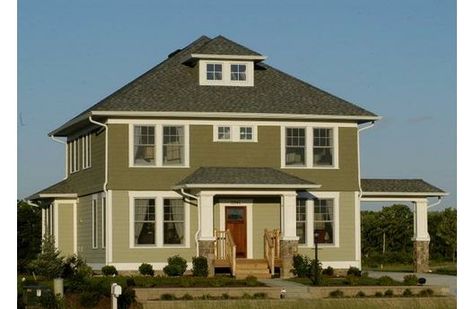 American four square. Note: columns, two-tone green & balance between carport & left bump out. Different colors! Craftsman Foursquare, American Four Square House, Four Square Homes, Square House Plans, Square House, Front Facade, Craftsman Style House, Craftsman Style Homes, Exterior Makeover