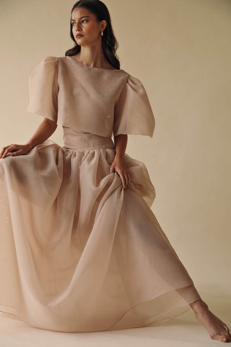 Filipiniana Outfit, Filipiniana Wedding Dress, Vania Romoff, Modern Filipiniana Dress, Filipiniana Wedding, Modern Filipiniana, Filipiniana Dress, Ball Skirt, Effortless Outfit