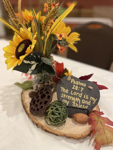 Pastor Appreciation Table Centerpieces, Homecoming Breakfast Decorations, Missions Conference Table Centerpieces, Pastor Appreciation Table Decorations, Christian Centerpiece Ideas, Pastor Appreciation Centerpiece Ideas, Church Table Centerpieces, Thanksgiving Christian Crafts, Church Centerpiece Ideas