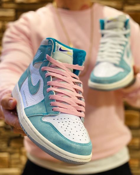 $H0.000.000€$ on Instagram: “It‘s all about the laces 🙌🏽 Jordan 1‘s turbo Green 🤪…” Turbo Green Jordan 1 Outfit, Green Jordan 1 Outfit, Jordan 1 Retro High Turbo Green, Jordan 1 Green, Best Nike Running Shoes, Jordans Sneakers Outfit, Sneakers Outfit Casual, Jordan 1 Outfit, Turbo Green