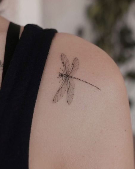 Pretty Dragonfly Tattoo, Unique Dragonfly Tattoo, Dragonfly Tattoo Ideas Unique, Tattoos Dragonfly, Dragonfly Tattoo Ideas, Dragon Fly Tattoo, Dragonfly Tattoos, Fly Tattoo, Small Dragonfly Tattoo