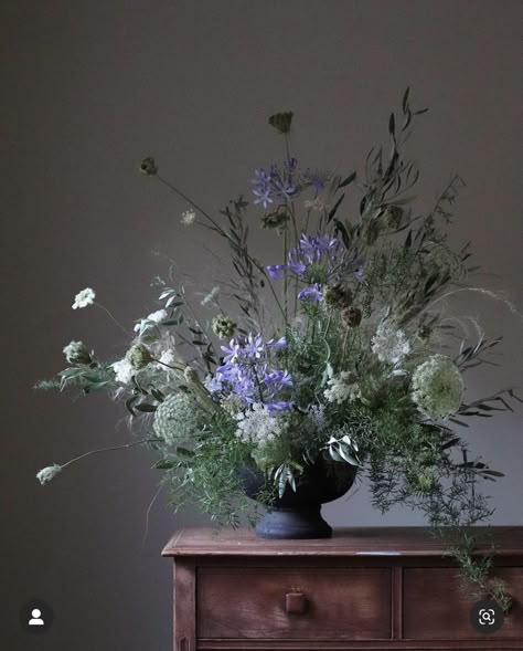 Flowers In Home, Vintage Botanical Wedding, Still Life Photography Ideas, Art Still Life Photography, Stilllife Photography, Creative Still Life, Flower Backdrops, Bouquet Garden, Garden World