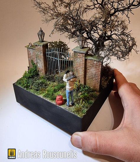 Diaroma Ideas, Dollhouse Exterior, Garden Diorama, Halloween Miniatures, Diorama Ideas, Canvas Painting Designs, Miniatures Tutorials, Miniature Crafts, Antique Lamps