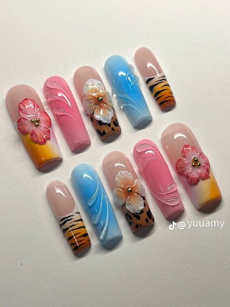 Summer Gyaru Nails, Nail Inspo Flower, Y2k Nails Flowers, 3d Tropical Flower Nails, Stripes Aesthetic, Gyaru Nails Tropical, 2000s Nails Acrylic Flower, Tiger Nails, Retro Nails