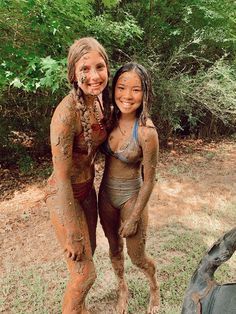 Mudding Pictures Friends, Country Best Friend Pictures, Country Best Friends, Country Girl Life, Muddy Girl, Cute Country Outfits, Best Friend Photography, Best Friend Photoshoot, Western Style Outfits