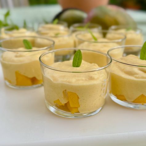 Mango Cream Dessert Mango Cream Dessert, Indian Mango Dessert, Mango Dessert Recipes Easy, Tropical Fruit Recipes, Mango Filling, Fruit And Veg Market, Tofu Dessert, Passion Fruit Mousse, Mango Desserts