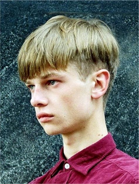 Undercut Bowlcut, Undercut Men, Undercut Pompadour, How To Cut Bangs, Disconnected Undercut, Faded Hair, Side Hairstyles, High Fade, Style Hairstyle