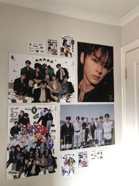 Door Ideas Bedroom Aesthetic, Framed Kpop Posters On Wall, Poster Ideas For Room Aesthetic, Txt Room Decor Ideas, K Pop Posters Aesthetic Room, Kpop Room Poster Ideas, Kpop Poster Layout On Wall, Photo Wall Ideas Bedroom Aesthetic, Room Ideas Aesthetic Posters