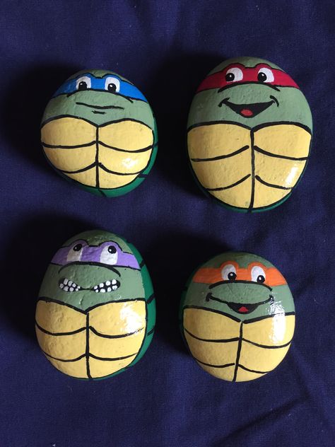 Ninja Turtle Rock Painting, Painted Rock Turtle, Turtle Rock Painting, Turtle Painted Rocks, Summer Rocks, Wood Paintings, Turtle Rock, Forest Animal Nursery, Art Pierre