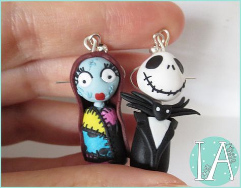 Entirely hand sculpted earrings, made from polymer clay, inspired by Jack & Sally, from Nightmare before Christmas.They are very light and come on Polymer Halloween, Sculpted Earrings, Clay Earrings Diy, Sally From Nightmare Before Christmas, Polymer Clay Fish, Clay Fish, Clay Designs, Clay Keychain, Nightmare Before Christmas Jack