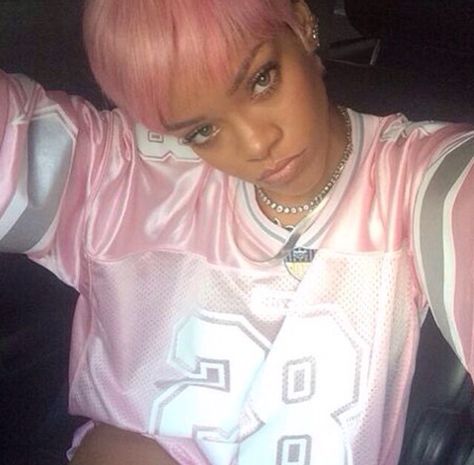 rihanna rihrih pink cute soft jersey Rihanna Swag, Celebrity Selfies, Rihanna Photos, Rihanna Riri, My Hood, Pink Wig, Michelle Rodriguez, Saint Michael, Bad Gal