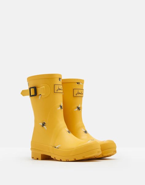 Mantel Outfit, Yellow Raincoat, Wellies Boots, Wellington Boot, Womens Rain Boots, Rubber Boot, Wellington Boots, Hooded Raincoat, Raincoats For Women