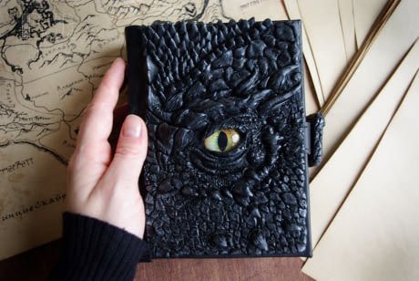 Dragon Notebook Clay Notebook Covers, Dragon Eye Notebook, Polymer Clay Notebook Cover, Polymer Clay Book Cover, Grimoire Inspiration, Dragon Notebook, Dragon Sketches, Spooky Books, Diy Cape