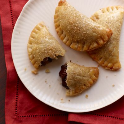 Chocolate-Banana Empanadas - WomansDay.com Different Empanada Fillings, Empanada Filling Recipes Vegetarian, Banana Nutella Empanadas, Vegetable Empanada Filling, Flakey Empanada Dough, Nutella Go, Nutella Hot Chocolate, Empanadas Recipe, Mexican Dessert