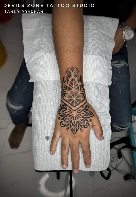 Mandala Tattoo Design Hand, Mandala Tattoo Men, Graphic Design Activities, Hand Tattoo Designs, Side Hand Tattoos, Eye Tattoos, Mandala Hand Tattoos, Old Man Portrait, Buddhist Tattoo