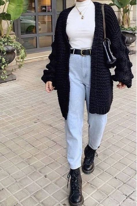 Suéteres dentro de tus outfits: así puedes verte elegante y a la moda | Nueva Mujer Winter Night Outfit, Jeans Outfit Winter, Mom Jeans Outfit, Trendy Outfits Winter, Hipster Outfits, Grunge Look, Tumblr Outfits, Cute Winter Outfits, Indie Outfits