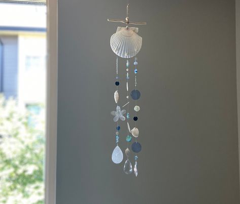 Shell Hanging Decor, Sea Mobile, Mobile Decor, خواتم خطوبة, Glasses Art, Shell Wind Chimes, White Shells, Shell Mobile, Lucky Fortune