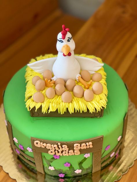 Chicken Theme Cake, Rooster Cake, Chicken Cake, Farm Cake, Animal Cake, Baby Birthday Cakes, Pet Chickens, Baby Birthday, Themed Cakes