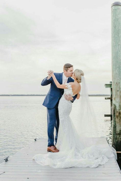 Boat Dock Wedding, Lake Wedding Pictures, Dock Photos, Dockside Wedding, Dock Wedding, Green Bridal Bouquet, Couple Wedding Photos, Wedding Photo List, Romantic Poses