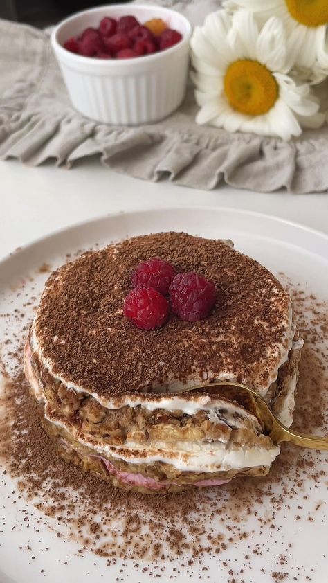 We found this delightful *healthy tiramisu recipe* that you can make in just *3 minutes*! This is a nutritious version of your favorite *tiramisu*. Make sure to try it and enjoy this delicious dessert 🤤.

Don’t forget to subscribe to @shlomadaria and send “+” in direct messages to get my collection of healthy breakfasts 🍃🥛.

Recipe below ↓

Ingredients:
🍞 Rice and corn cakes 
🥣 120 grams (4.5 ounces) of *Greek yogurt* or soft *cottage cheese*
🍓 *Raspberries* or any other berries
☕ 1 cup of Rice Cake Tiramisu, Healthy Tiramisu Recipe, Healthy Tiramisu, Rice And Corn, Quick Dessert, Healthy Sweet Snacks, Corn Cakes, Tiramisu Recipe, Healthy Breakfasts