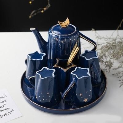 Tanah Liat, Ceramic Teapots, Gold Pattern, Handmade Gold, Dream House Decor, Cups And Mugs, Ceramic Pottery, Tea Set, Room Inspiration