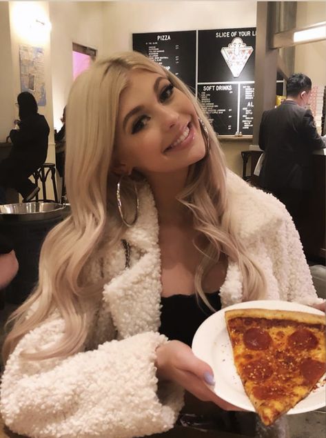 Loren Gray Old Pics, Loren Gray 2018, Loren Gray Snapchat, Hair Color Underneath, Celeb Fashion, Girl Lifestyle, Rich Girl Lifestyle, Forever Girl, Loren Gray