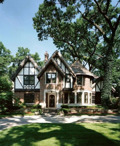 BEAUTIFUL. A Tudor style home is in my future. Inside Tudor Homes, Tudor Style Garden, Tudor Homes Exterior, Tudor House Interior, Small Tudor Style Homes, Tudor Farmhouse, Tudor Exterior, Tudor House Exterior, Tudor Homes