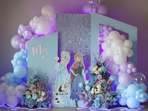 Every little girl’s dream-birthday ❄️ Frozen ⛄️ #atxbackdrop #atxbirthday #atxeventdesign… | Instagram Frozen Balloon Backdrop, Frozen Birthday Backdrop, Frozen Party Backdrop, Frozen Backdrop, Fiesta Bluey, Frozen Balloons, Frozen Birthday Party Decorations, Birthday Organizer, Bday Themes