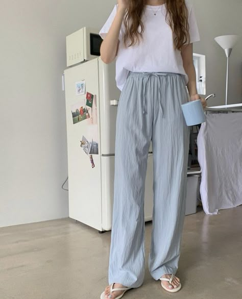 Korean Casual Home Outfit, Comfy Home Outfits Aesthetic, Home Outfits Korean, Outfit Dirumah, Korean Home Outfit, Ootd Dirumah, Lazy Outfits For Home, Korean Home Wear, Casual Home Outfits