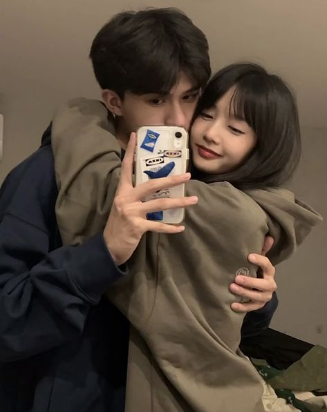 Korean Couple Pic, Bf Aesthetic, Couple Korea, Gift Basket Ideas For Couples, 얼굴 드로잉, Couple Poses Reference, 사진 촬영 포즈, Ideal Boyfriend, Couples Vibe