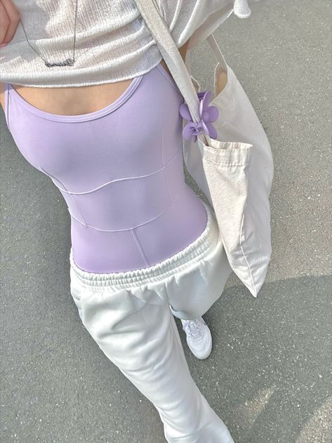 pilates, pink pilate princess, outfit inspo, ootd, spring, it girl, that girl, aesthetic, claw clip, tote bag, inspo, self care Pilates Outfit, Gymwear Outfits, Pilates Clothes, Vetements Clothing, Cute Gym Outfits, Ballet Clothes, Gym Outfits, Elegantes Outfit, Sporty Outfits