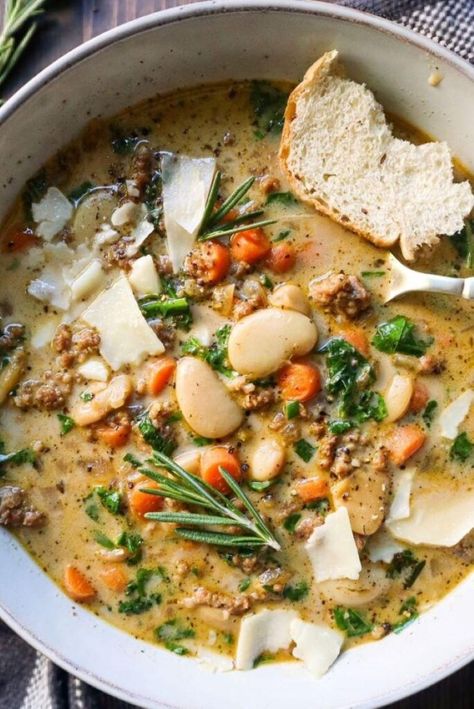 Easy Spicy Sausage & White Bean Soup- Must Love Garlic Sausage White Bean Soup, Spicy Sausage Soup, White Bean Sausage Soup, Sausage White Bean, Creamy White Beans, Bean And Sausage Soup, Sweet Carrots, Bean And Vegetable Soup, Leftovers Soup