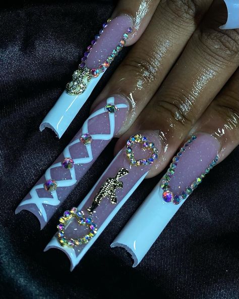 𝐅𝐫𝐞𝐬𝐧𝐨 𝐍𝐚𝐢𝐥 𝐓𝐞𝐜𝐡💅🏽🎀✨ (@nailed.byjennie) • Instagram photos and videos Birthday Nails Stiletto, Nails Stiletto Long, Birthday Nails Long, Nail Tech School, Fye Nails, Neon Pink Nails, Cheetah Print Nails, Long Square Nails, Duck Nails