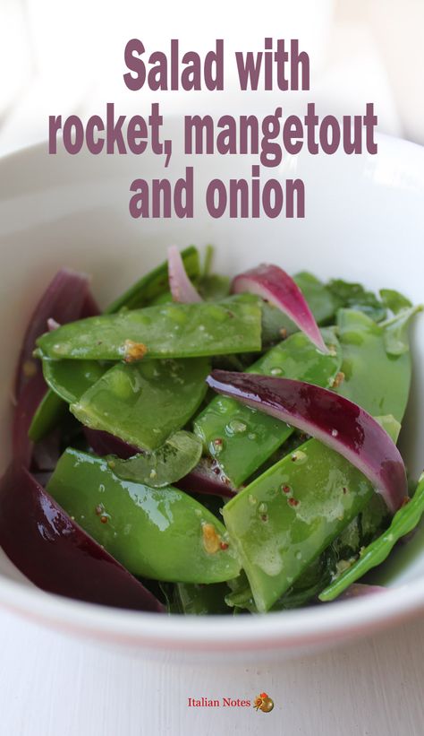 Mangetout salad with fast pickled onions Mangetout Recipe, Mangetout Salad, Italian Notes, Onion Salad, Italian Recipe, Beef Casserole Recipes, Vegetable Side, Pickled Onions, Garden Recipes