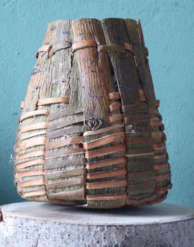 Cedar Bark Weaving, Bark Baskets, Dye Paper, Forest Crafts, Willow Art, Flax Weaving, Basket Weaving Diy, Basket Weaving Patterns, Garden Basket