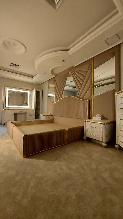 Pakistani Bedroom, Worksheets Kindergarten, Bedroom Interior Design Luxury, Home Door Design, Modern Kitchen Cabinet Design, Bedroom Door Design, Luxury Bedroom Design, Bed Furniture Design, Modern Kitchen Cabinets