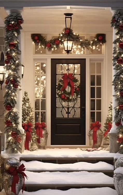 Easy Outdoor Christmas Decorations, Outside Christmas Decorations, Exterior Christmas, Front Door Christmas Decorations, Christmas House Lights, Winter Trip, Classic Christmas Decorations, Christmas Dreaming, Christmas Porch Decor